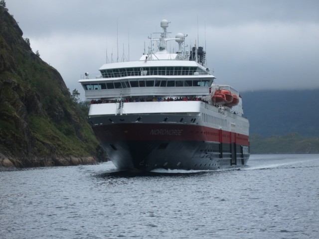 Hurtigruten_2015-06-25_16-55-1